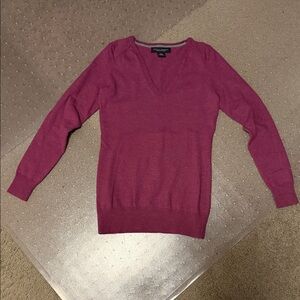 Banana Republic fuchsia like color, V-Neck Sweater, size XS